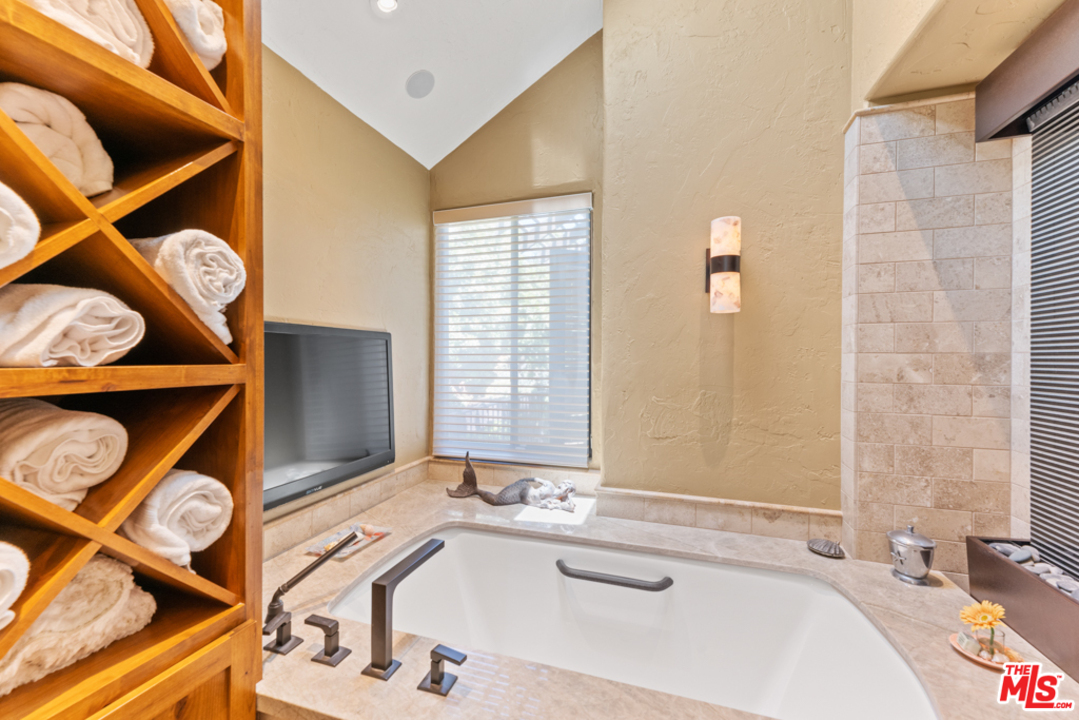 31830 Broad Beach Road Malibu, CA 90265 - Photo 16 of 31