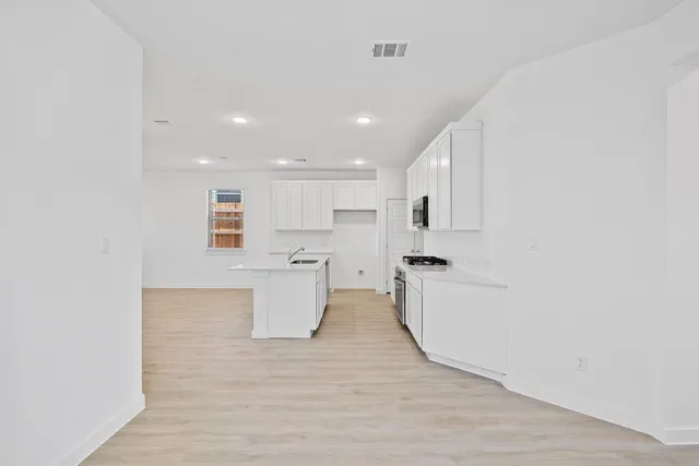 $399,900 | 8014 Shining Flor Run, Lago Vista, TX 78645