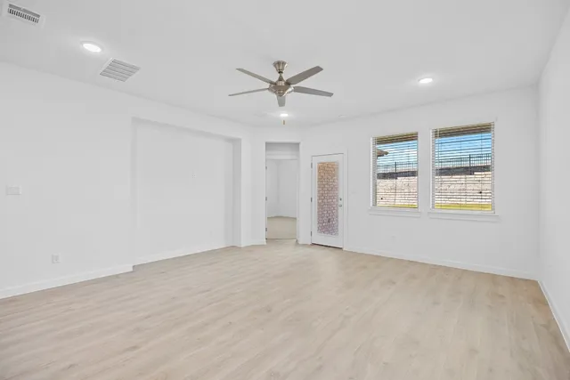 $399,900 | 8014 Shining Flor Run, Lago Vista, TX 78645