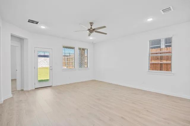 $399,900 | 8014 Shining Flor Run, Lago Vista, TX 78645