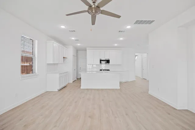 $399,900 | 8014 Shining Flor Run, Lago Vista, TX 78645