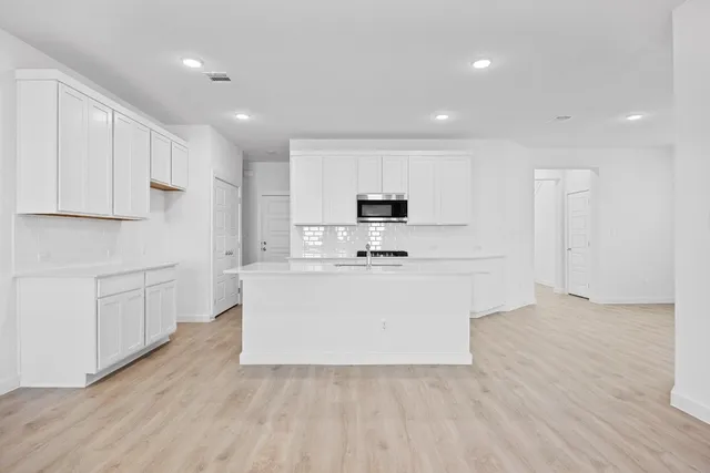 $399,900 | 8014 Shining Flor Run, Lago Vista, TX 78645