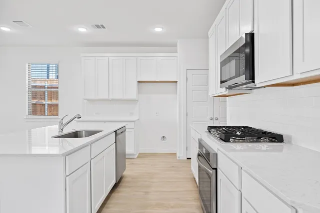 $399,900 | 8014 Shining Flor Run, Lago Vista, TX 78645