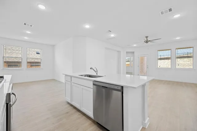 $399,900 | 8014 Shining Flor Run, Lago Vista, TX 78645