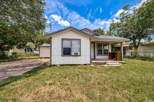 $115,000 | 1129 Plum Street, Floresville, TX 78114