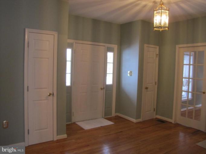 4821 Sundown Road Laytonsville, MD 20882 - Photo 6 of 19 Entrance / Foyer