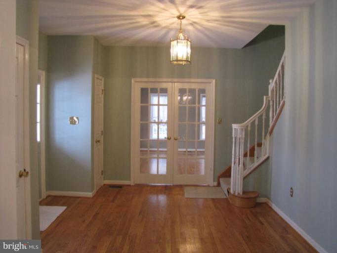 4821 Sundown Road Laytonsville, MD 20882 - Photo 7 of 19 Hallway