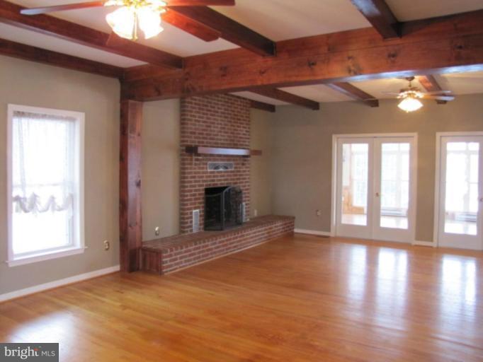 4821 Sundown Road Laytonsville, MD 20882 - Photo 9 of 19 Living Room