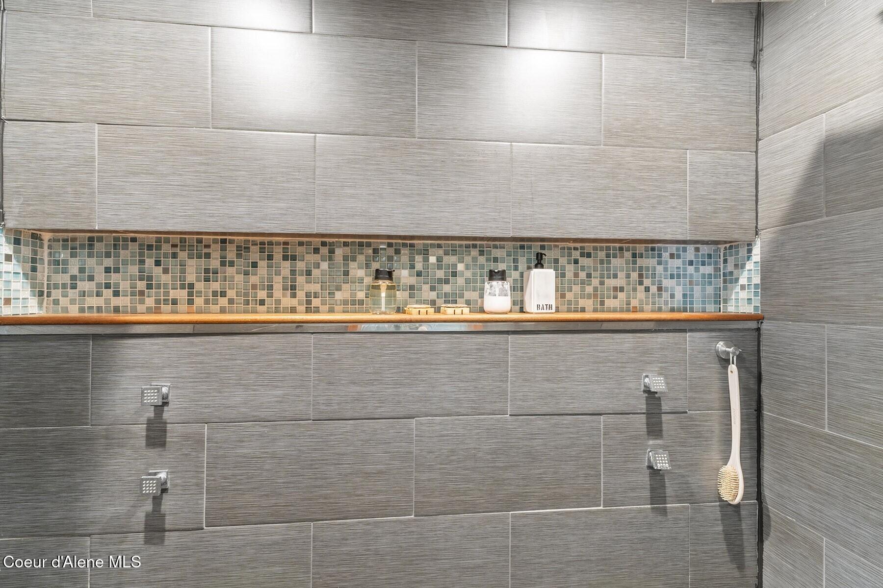 11341 North Church Road Rathdrum, ID 83858 - Photo 23 of 66 Dual Head Tiled Shower