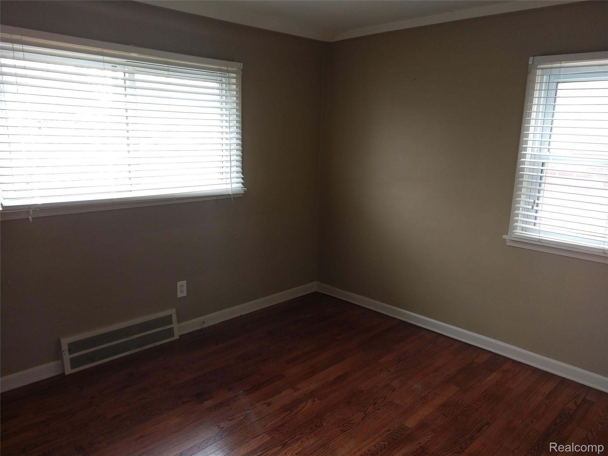 9820 Ruth Avenue Allen Park, MI 48101 - Photo 12 of 19 MAIN FLOOR BEDROOM NUMBER TWO.