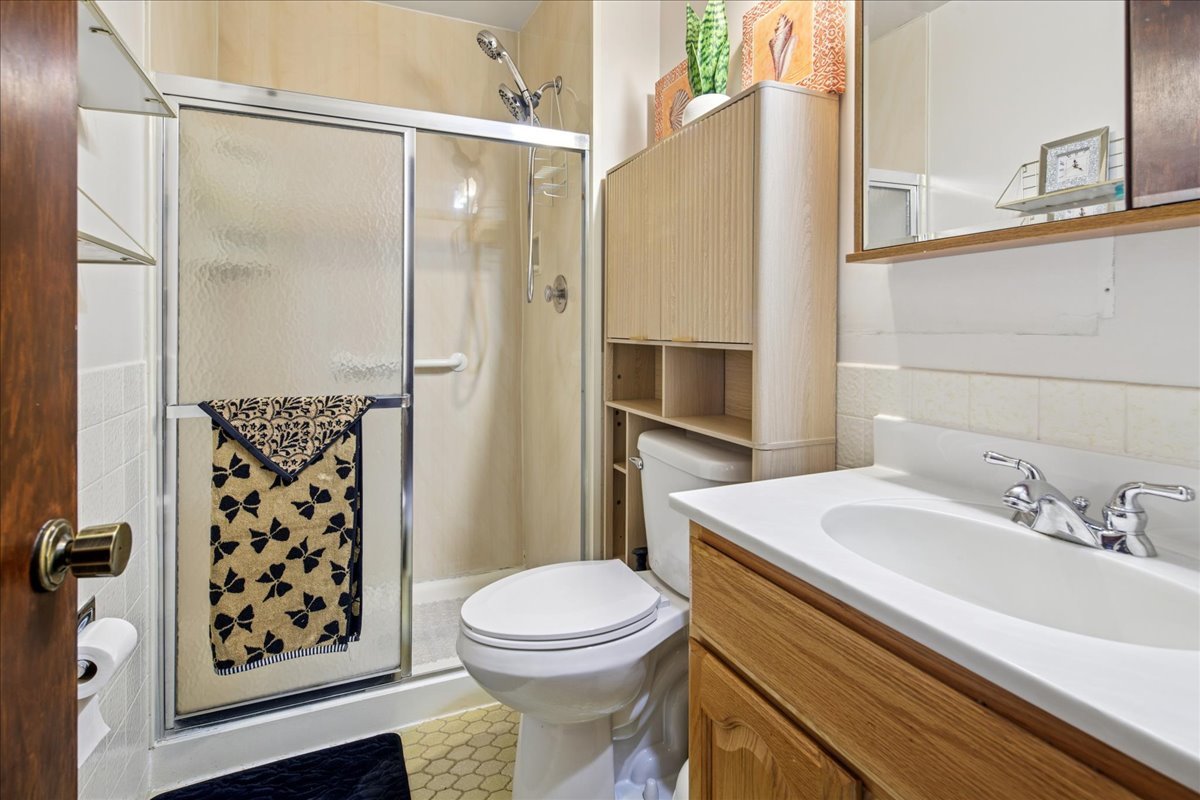 475 Shenstone Road, Unit 304 Riverside, IL 60546 - Photo 15 of 23