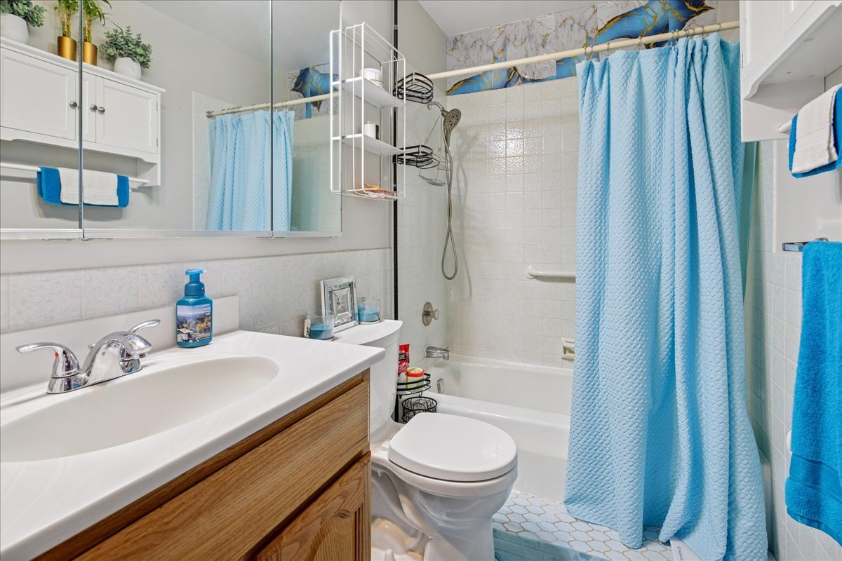 475 Shenstone Road, Unit 304 Riverside, IL 60546 - Photo 19 of 23