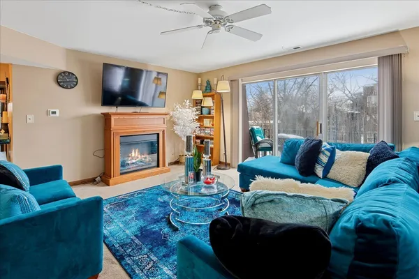 $229,900 | 475 Shenstone Road, Unit 304, Riverside, IL 60546