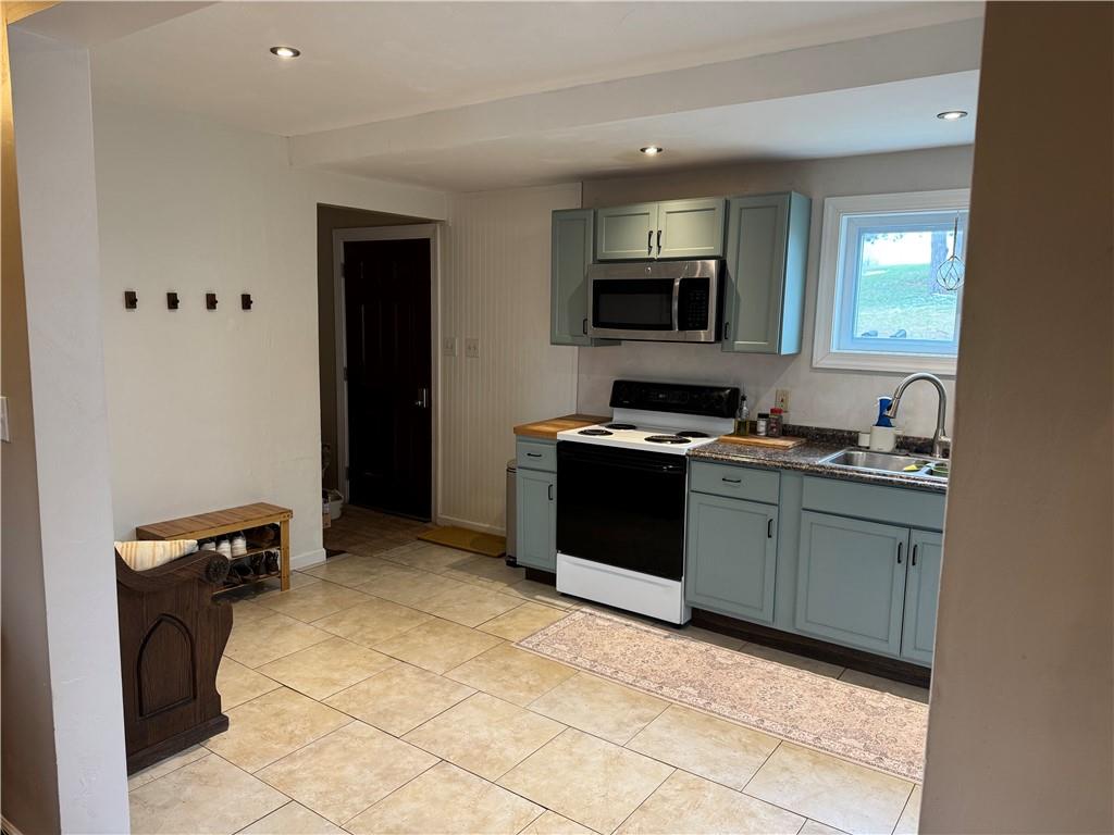 84 Beagle Club Road Washington, PA 15301 - Photo 8 of 31 Front door and “mudroom” area