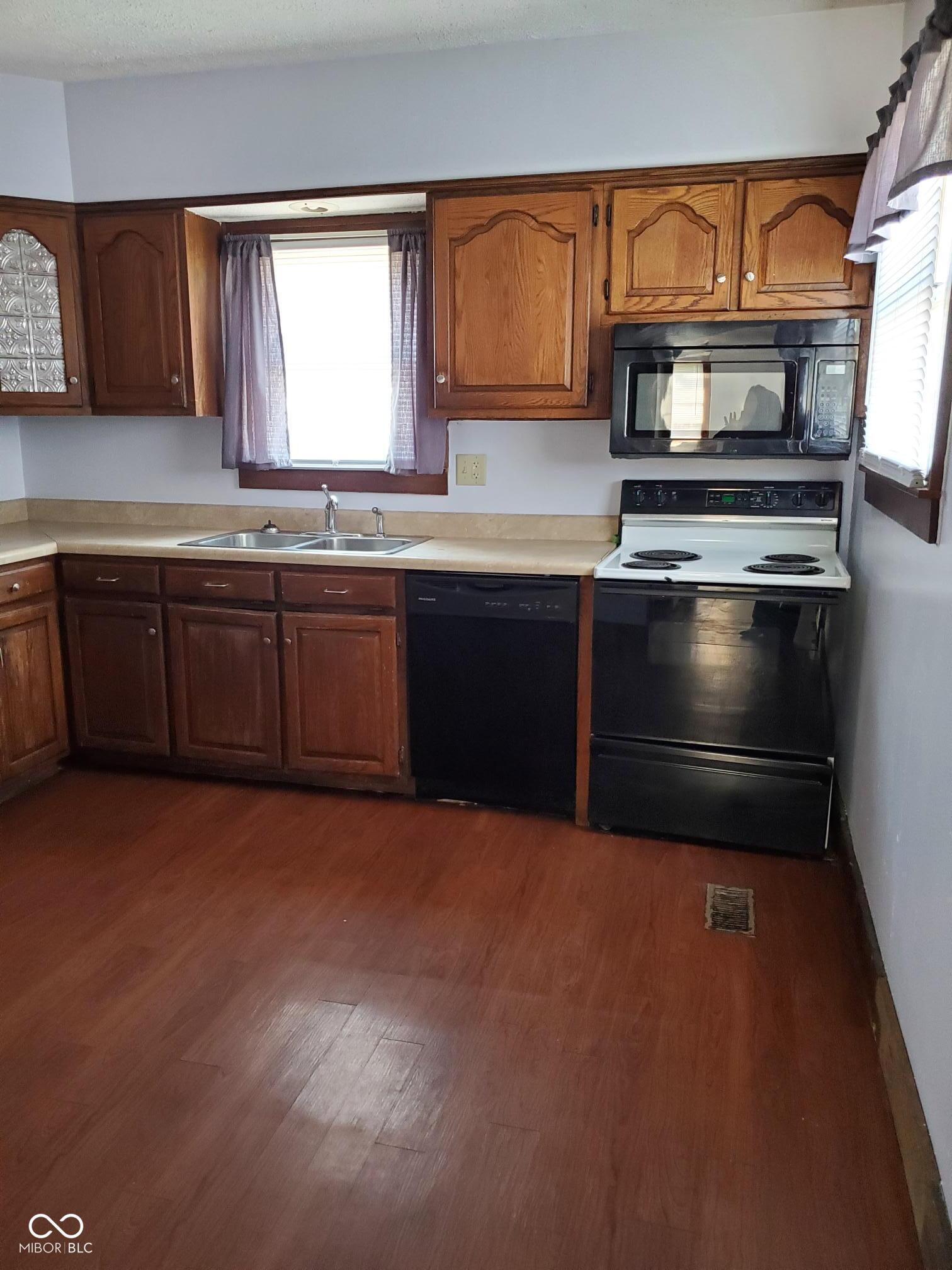 4507 Bluff Road Indianapolis, IN 46217 - Photo 5 of 13