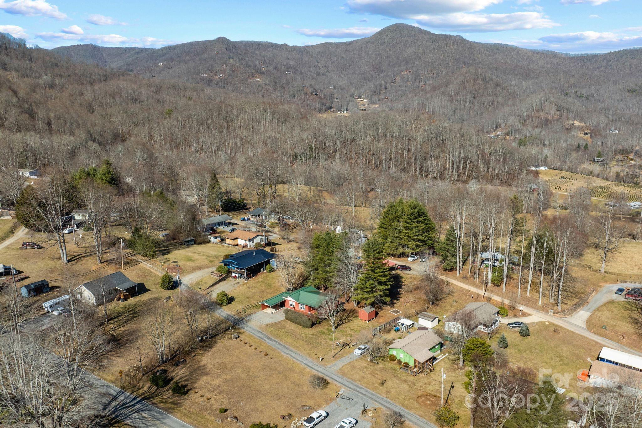 62 Chickadee Road Waynesville, NC 28785 - Photo 4 of 22 Gallery Image 4