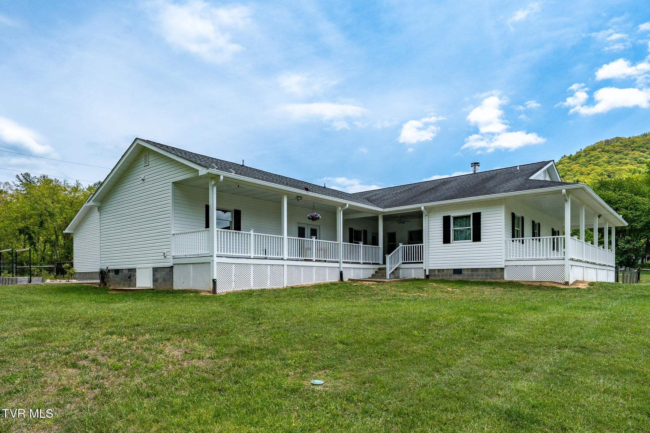 533 Harmon Road Mountain City, TN 37683 - Photo 30 of 75 533 Harmon Road (30 of 74)