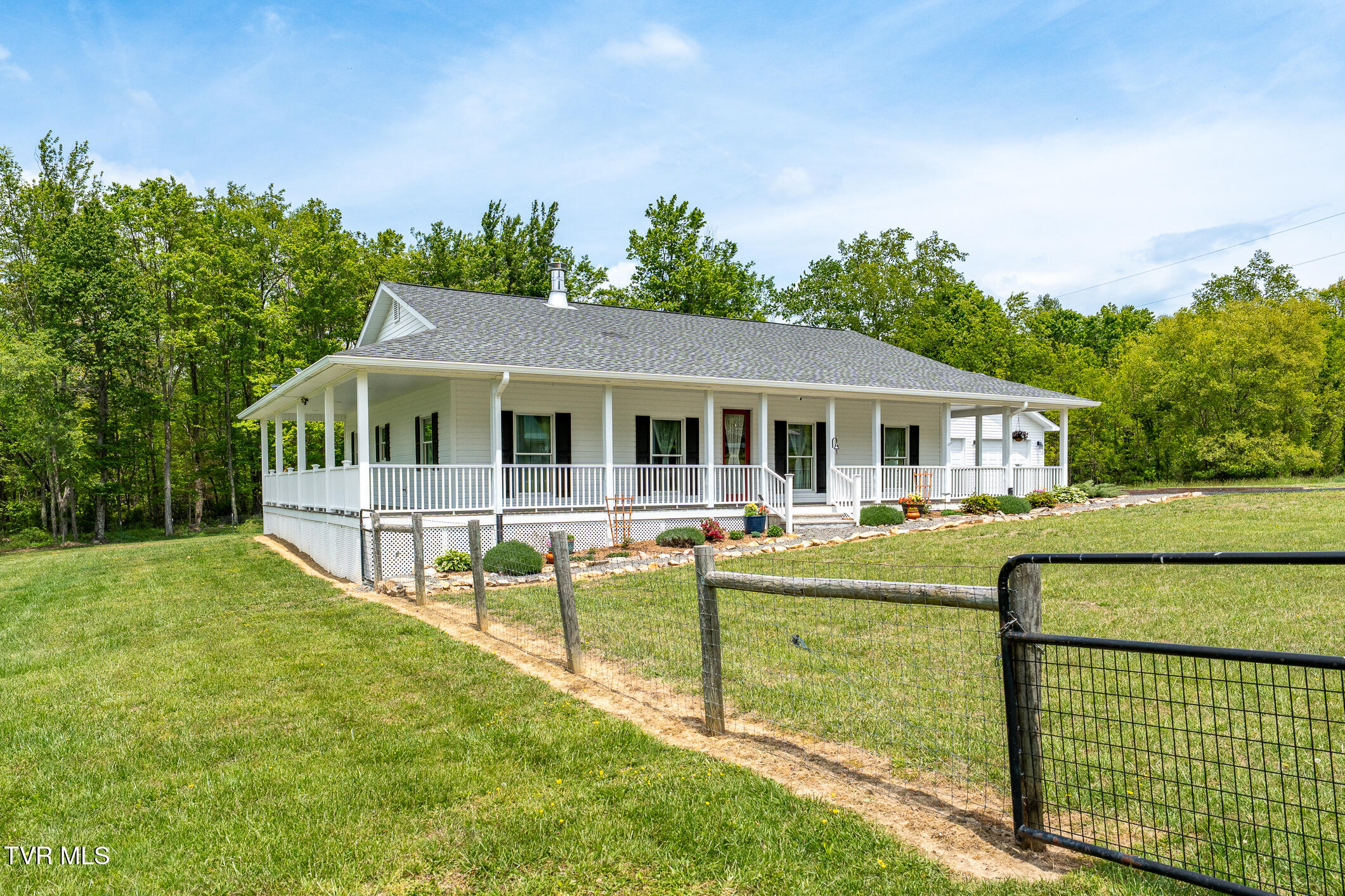 533 Harmon Road Mountain City, TN 37683 - Photo 5 of 75 533 Harmon Road (5 of 74)