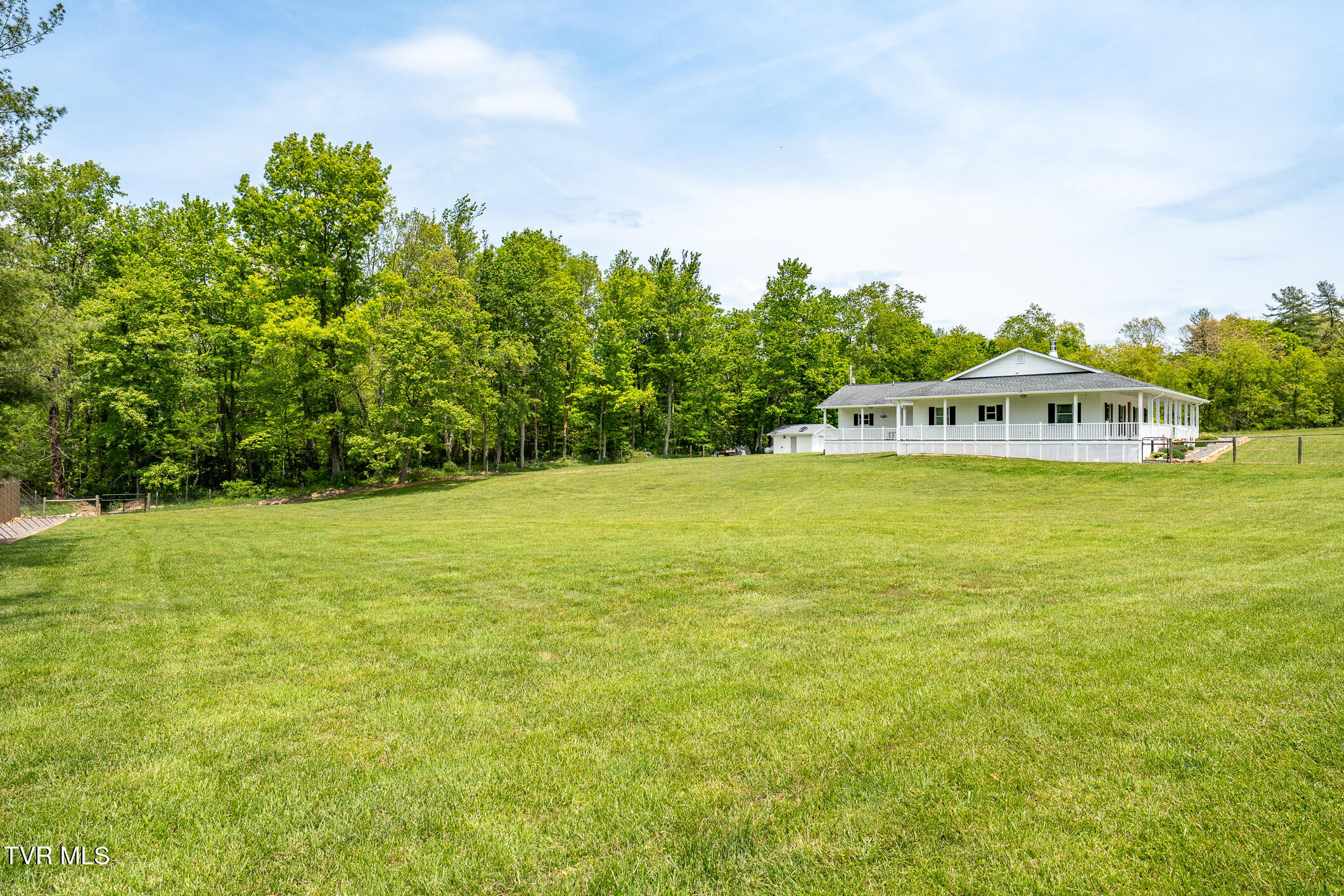 533 Harmon Road Mountain City, TN 37683 - Photo 7 of 75 533 Harmon Road (7 of 74)