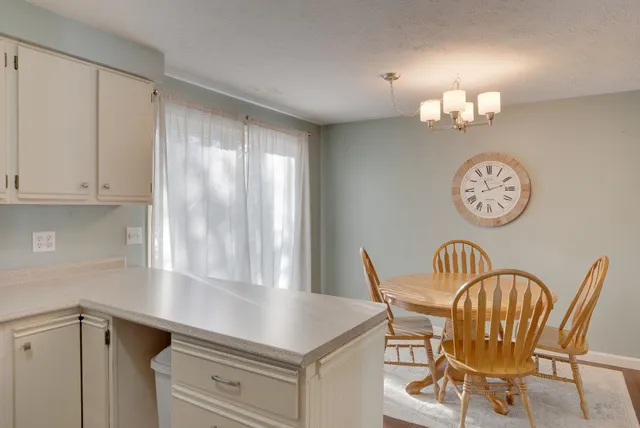 $2,700 | 27 Eastmeadow Way, Manchester, NH 03109