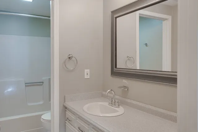 $2,700 | 27 Eastmeadow Way, Manchester, NH 03109