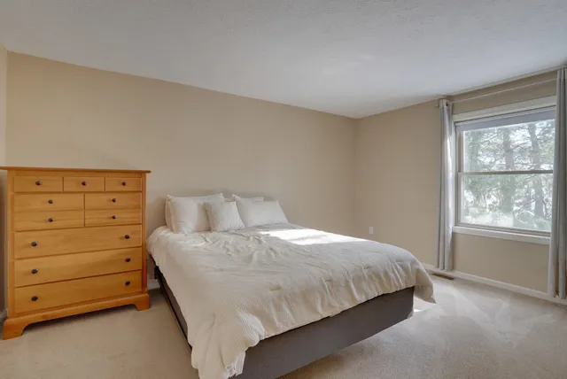 $2,700 | 27 Eastmeadow Way, Manchester, NH 03109