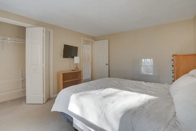 $2,700 | 27 Eastmeadow Way, Manchester, NH 03109