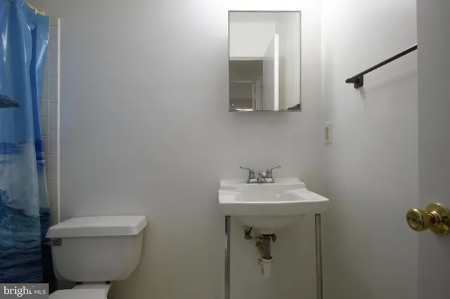 a close up view of a washer and dryer