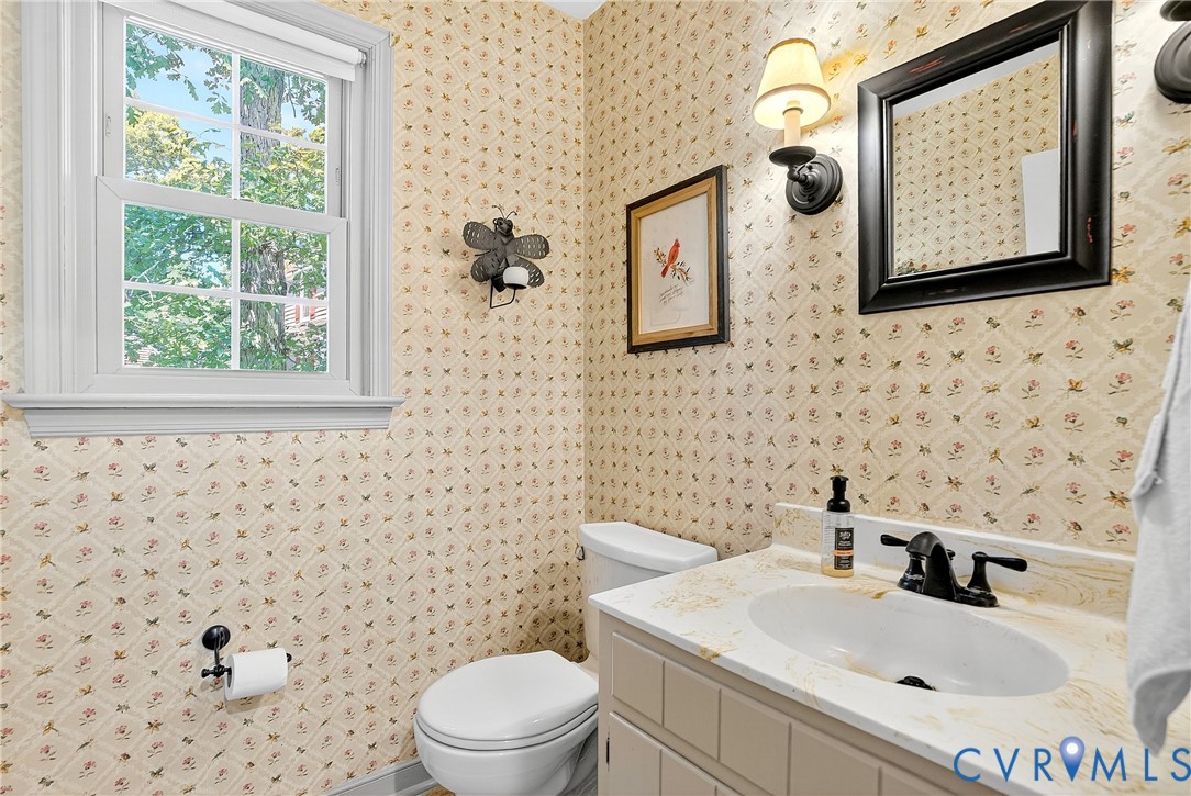 11306 Poplar Ridge Road North Chesterfield, VA 23236 - Photo 18 of 50 1/2 bath - first level