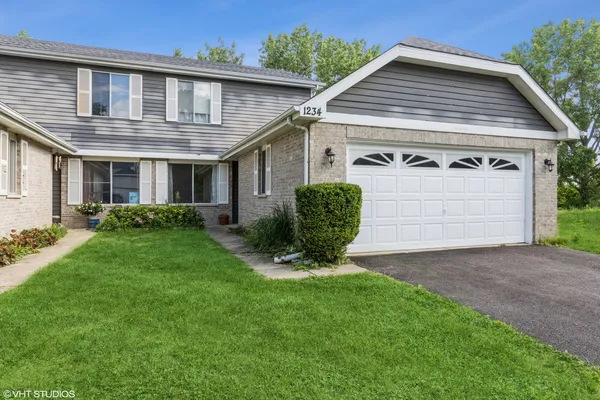 $299,900 | 1234 Andover Circle, Aurora, IL 60504
