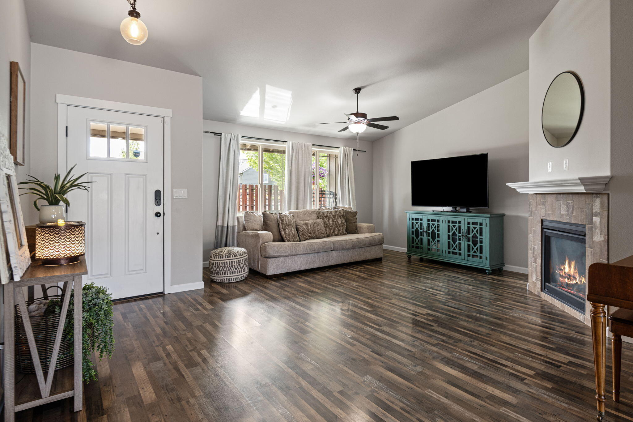 2425 Northwest 7th Street Redmond, OR 97756 - Photo 5 of 23