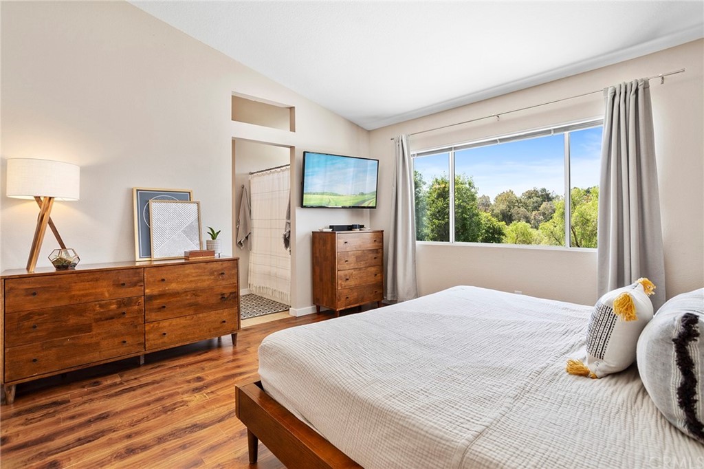 32289 Cercle Beauregard Temecula, CA 92591 - Photo 17 of 45 a bed room with a bed and a dresser