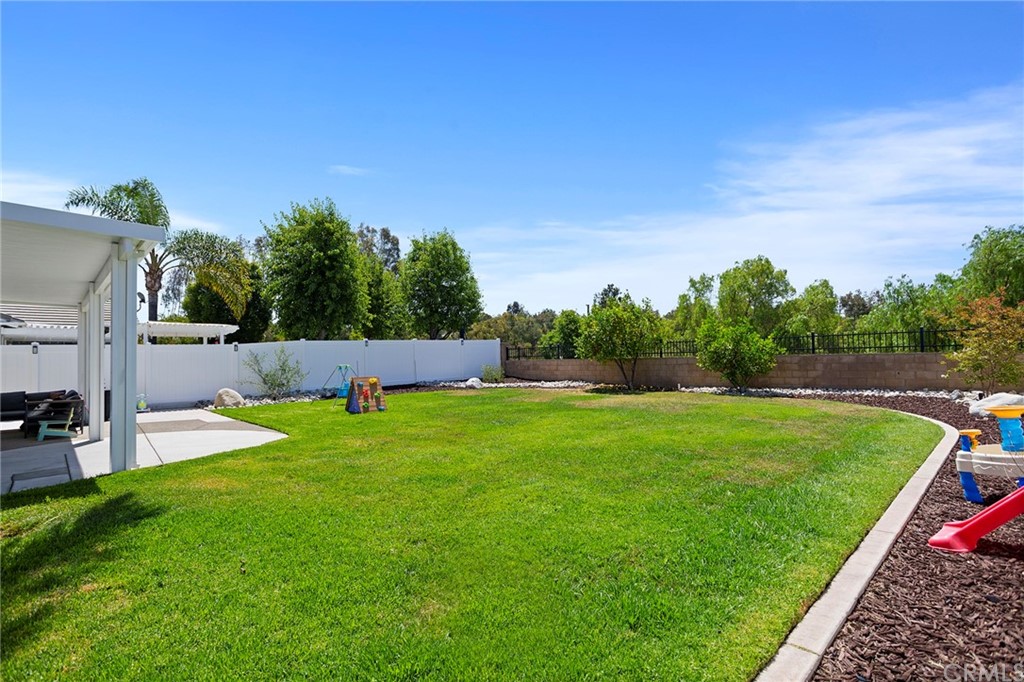 32289 Cercle Beauregard Temecula, CA 92591 - Photo 2 of 45 a garden view