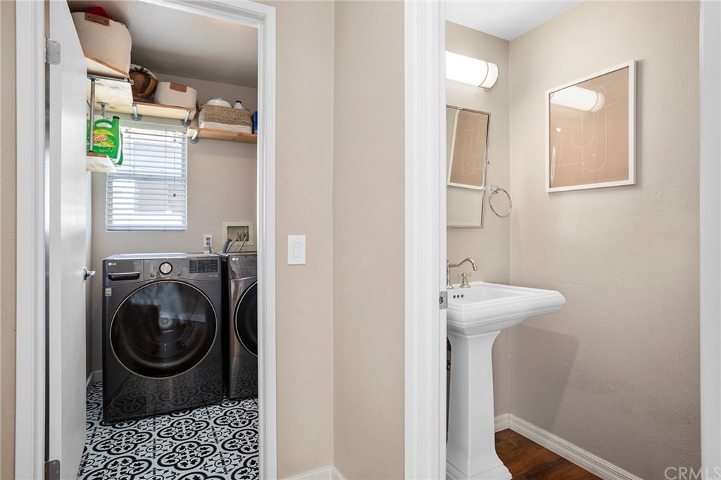 32289 Cercle Beauregard Temecula, CA 92591 - Photo 26 of 45 a bathroom with a sink and a mirror