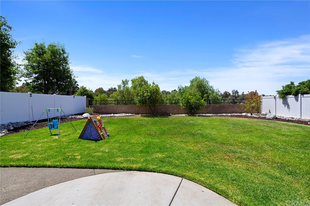 32289 Cercle Beauregard Temecula, CA 92591 - Photo 33 of 45 a view of a garden with a slide