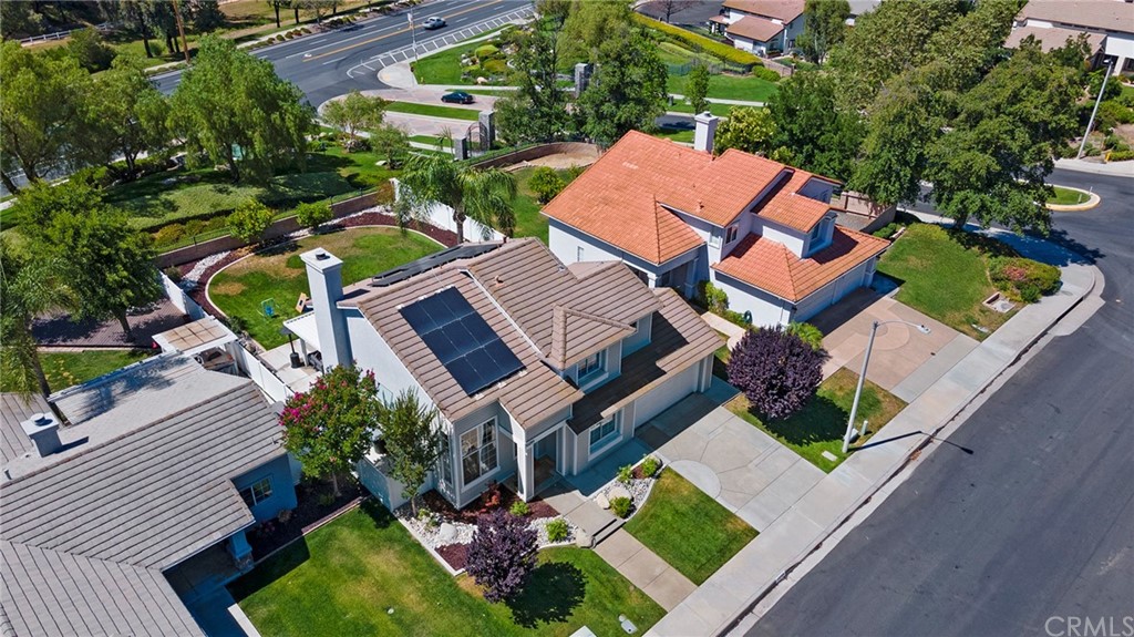 32289 Cercle Beauregard Temecula, CA 92591 - Photo 44 of 45 an aerial view of a house with a garden and swimming pool