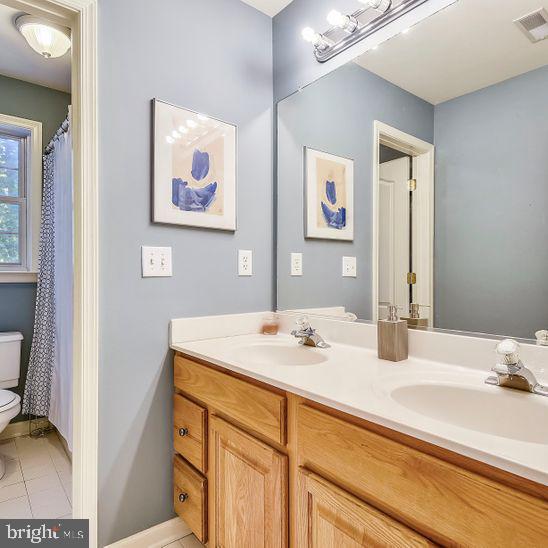 256 Woodard Road Arnold, MD 21012 - Photo 22 of 38 Full hallway bath with twin sinks