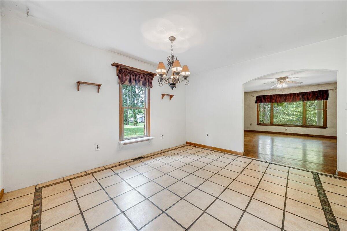 805 Summit Drive Covington, VA 24426 - Photo 11 of 70 11-MIB07895