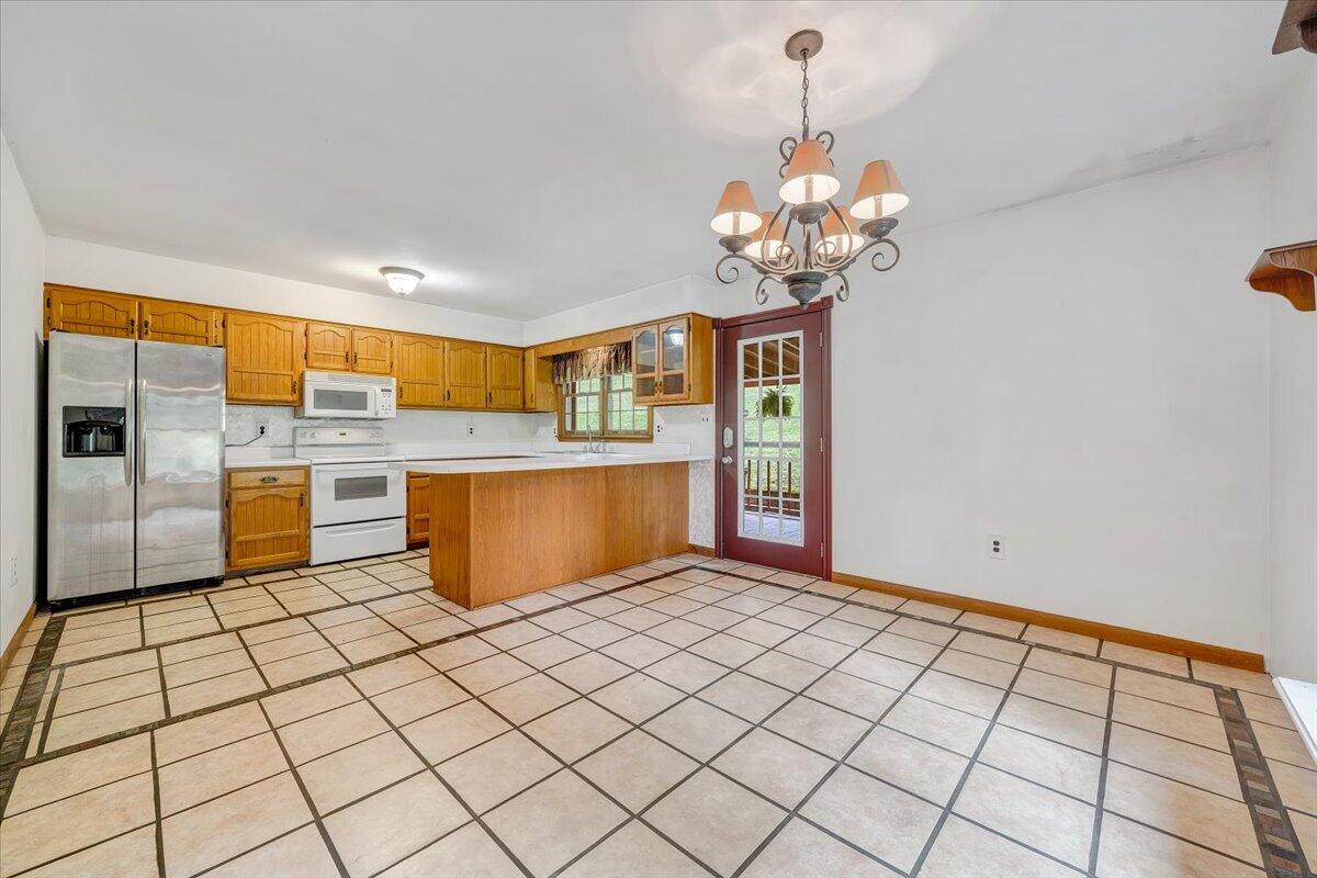 805 Summit Drive Covington, VA 24426 - Photo 14 of 70 14-MIB07889