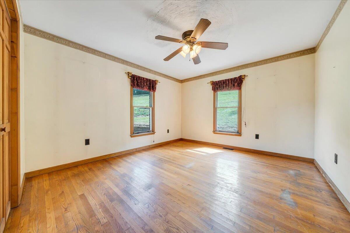 805 Summit Drive Covington, VA 24426 - Photo 23 of 70 23-MIB07934