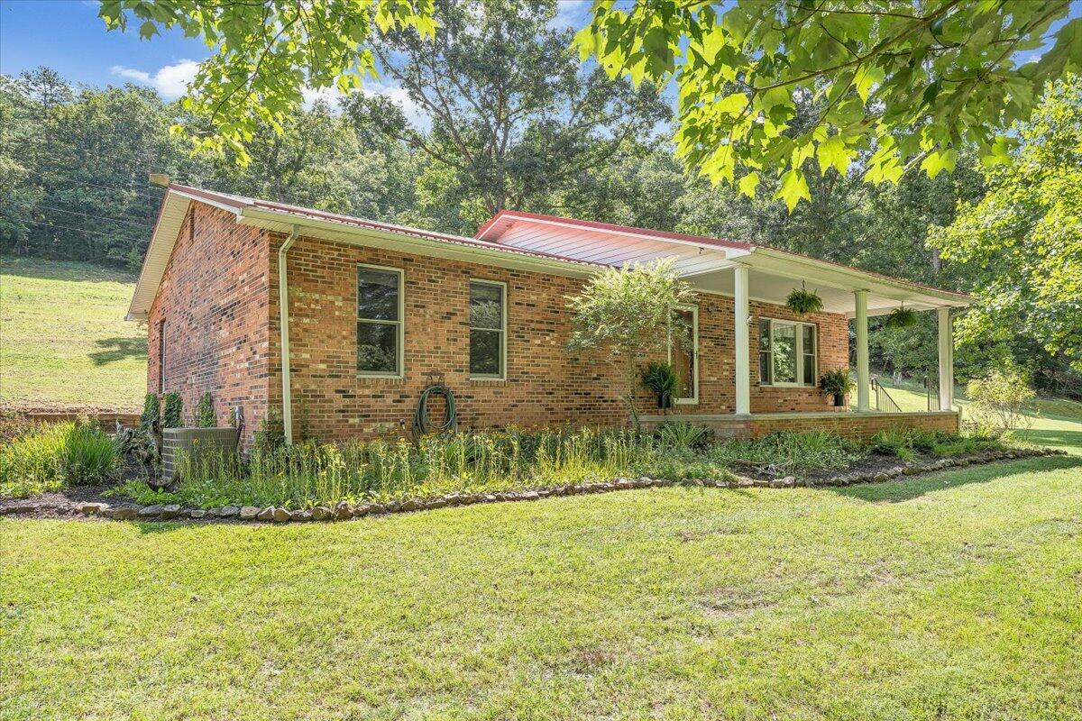 805 Summit Drive Covington, VA 24426 - Photo 3 of 70 03-MIB07997