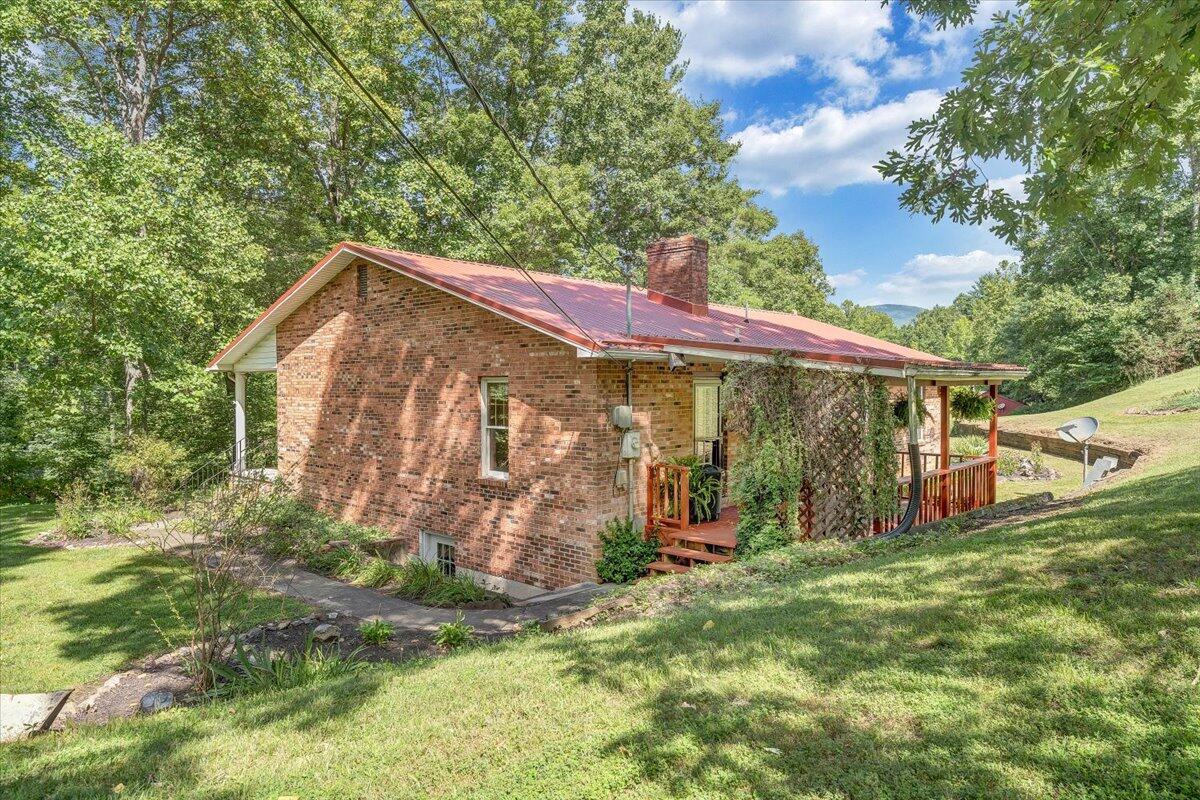 805 Summit Drive Covington, VA 24426 - Photo 34 of 70 34-MIB07985