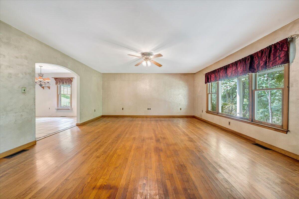 805 Summit Drive Covington, VA 24426 - Photo 8 of 70 08-MIB07910