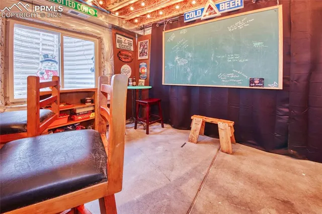 a view of an outdoor space