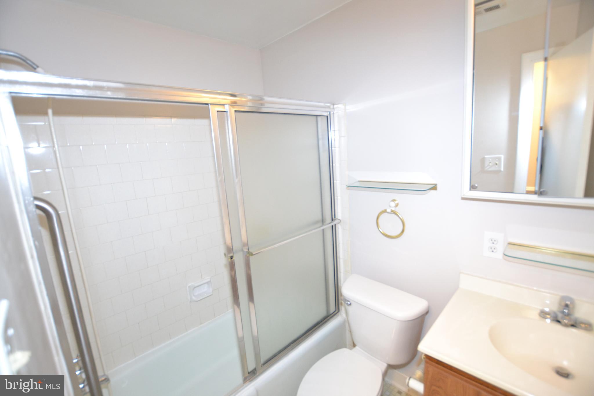 18730 Walkers Choice Road, Unit 6 Gaithersburg, MD 20886 - Photo 11 of 18 Bathroom