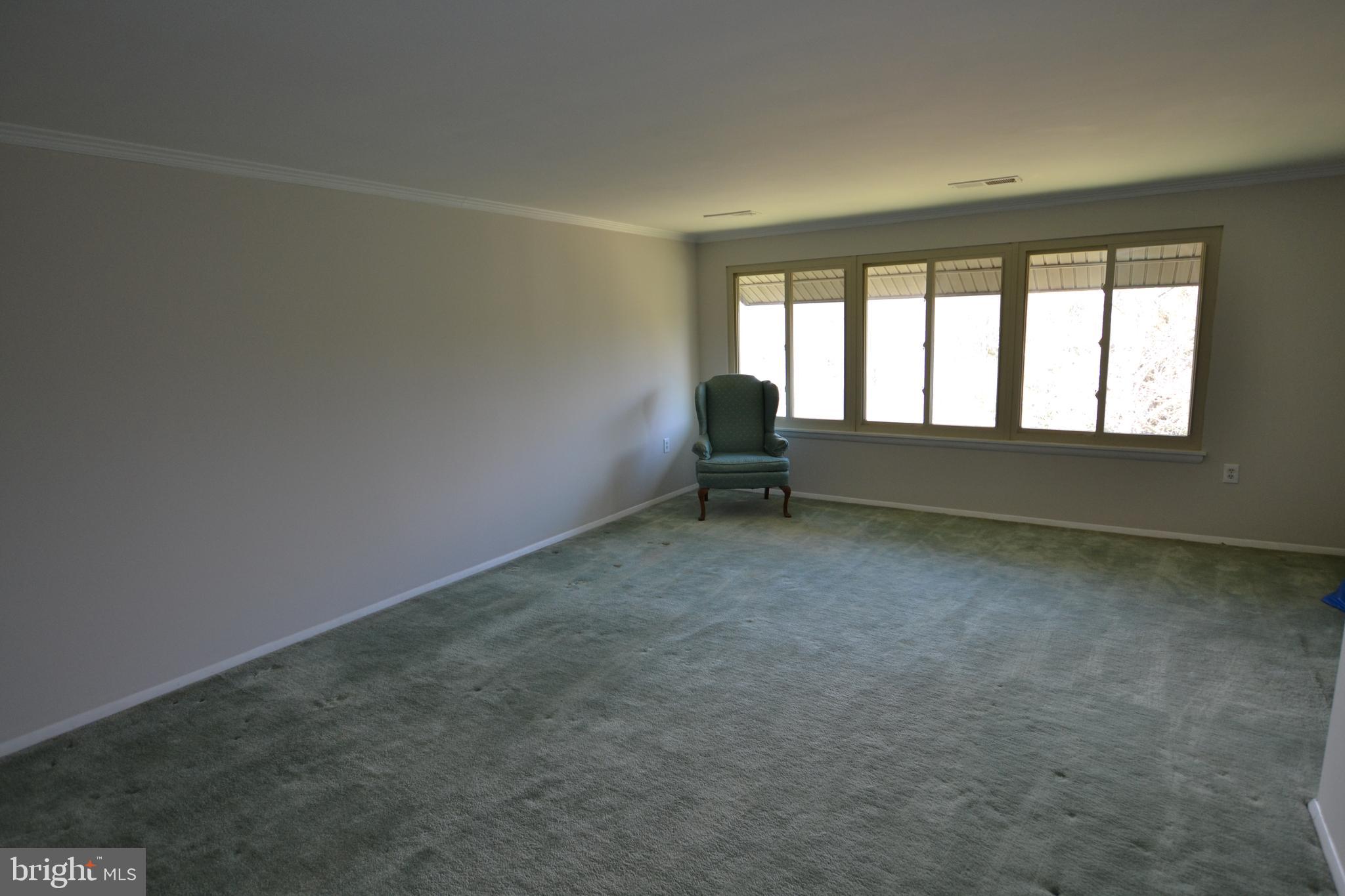 18730 Walkers Choice Road, Unit 6 Gaithersburg, MD 20886 - Photo 6 of 18 Living Room