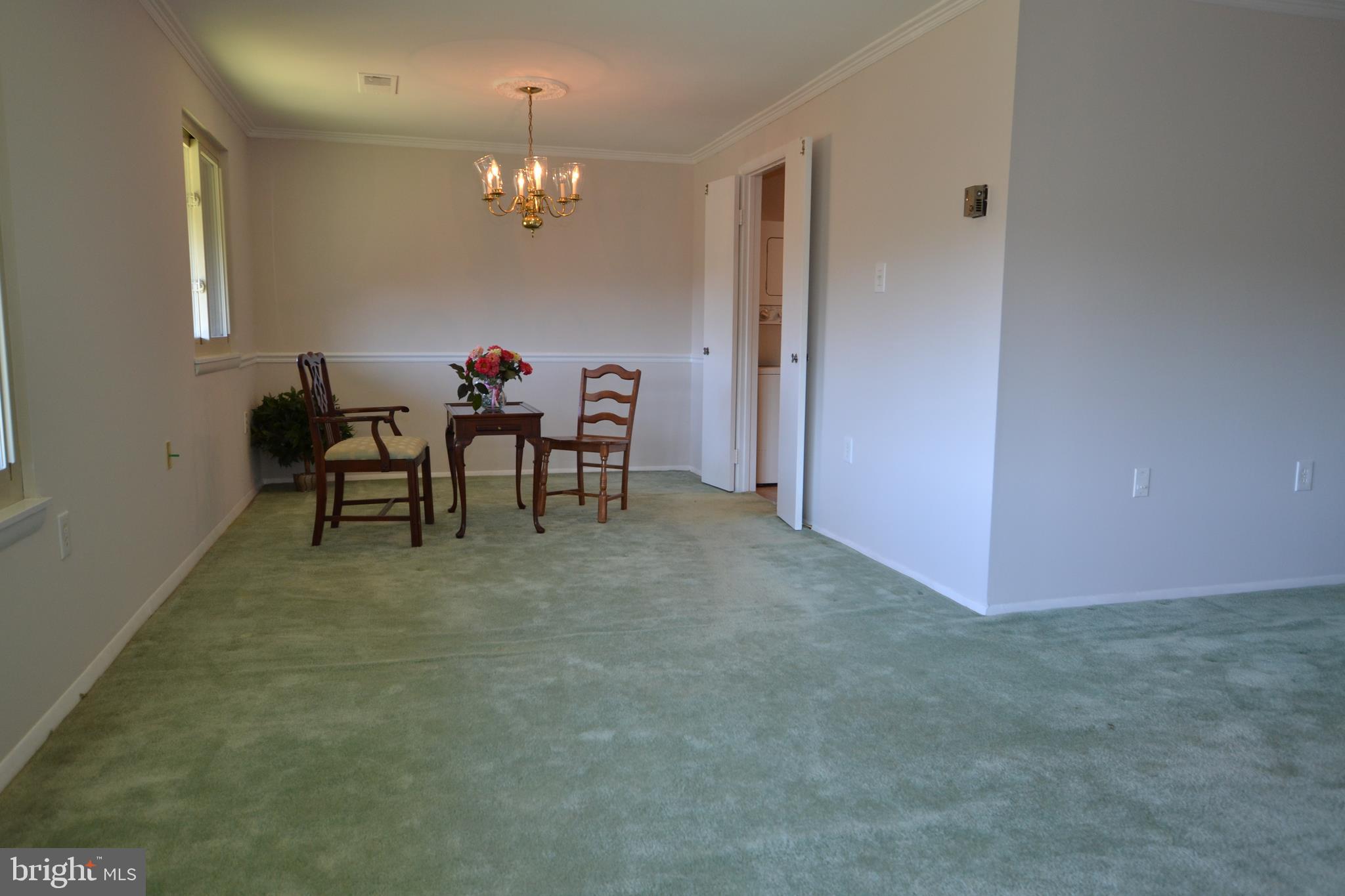 18730 Walkers Choice Road, Unit 6 Gaithersburg, MD 20886 - Photo 7 of 18 Living Room
