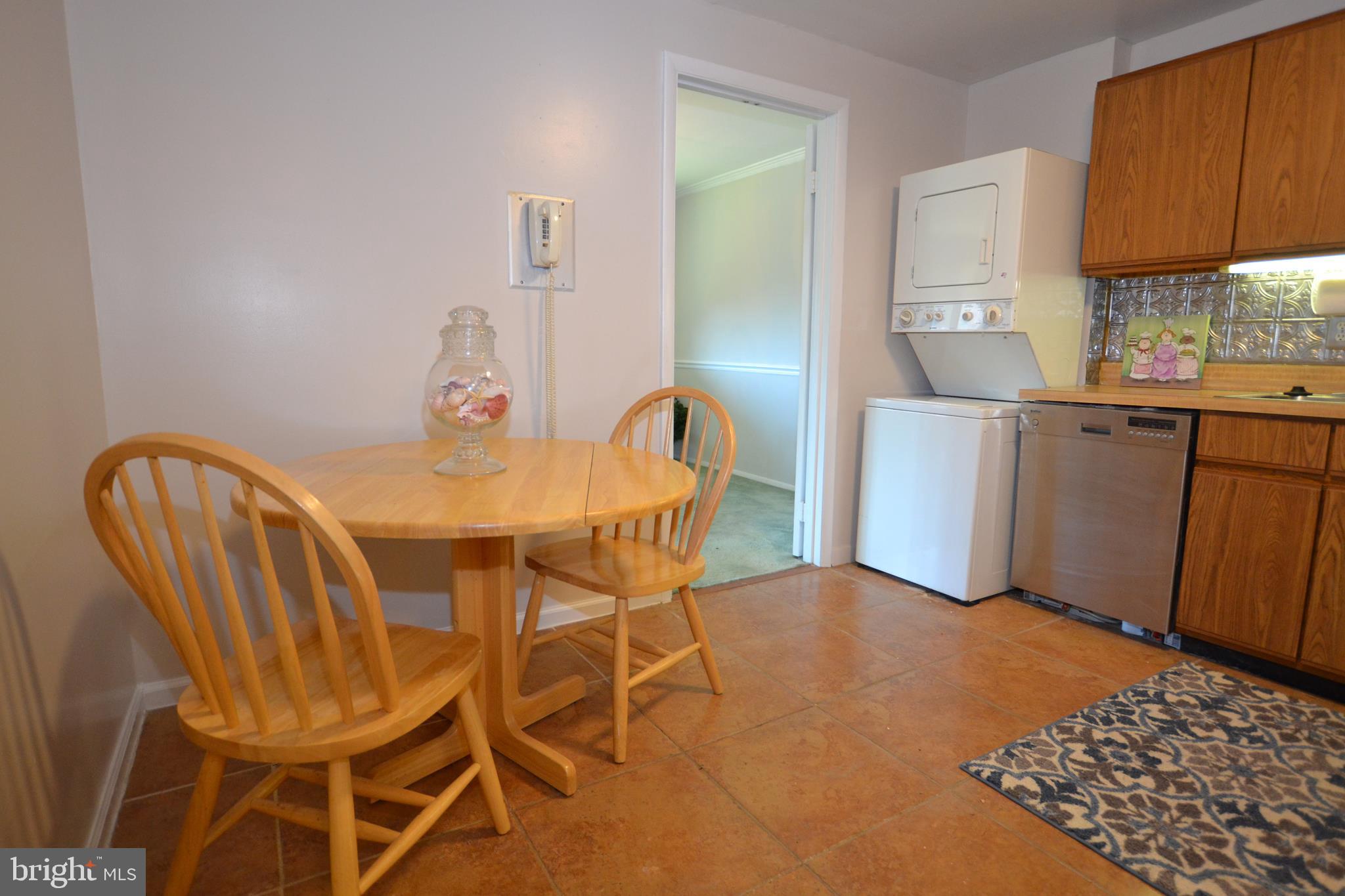 18730 Walkers Choice Road, Unit 6 Gaithersburg, MD 20886 - Photo 8 of 18 Table Space Kitchen