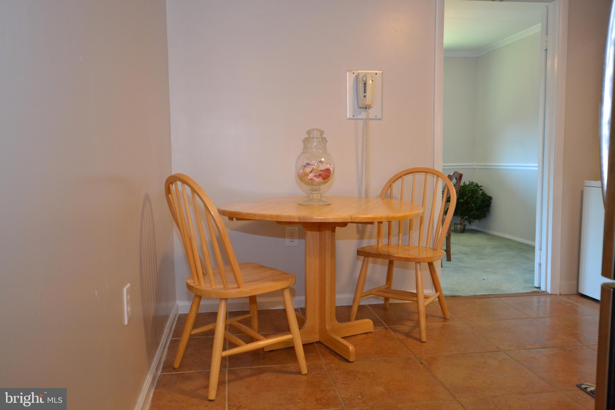 18730 Walkers Choice Road, Unit 6 Gaithersburg, MD 20886 - Photo 9 of 18 Table Space Kitchen