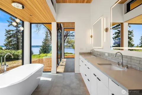 $7,700,000 | 15137 Henderson Road Northeast, Bainbridge Island, WA 98110